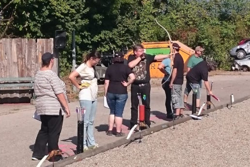 Bogenschützen beim Ortsparteienschießen 2018 in Karlskron.